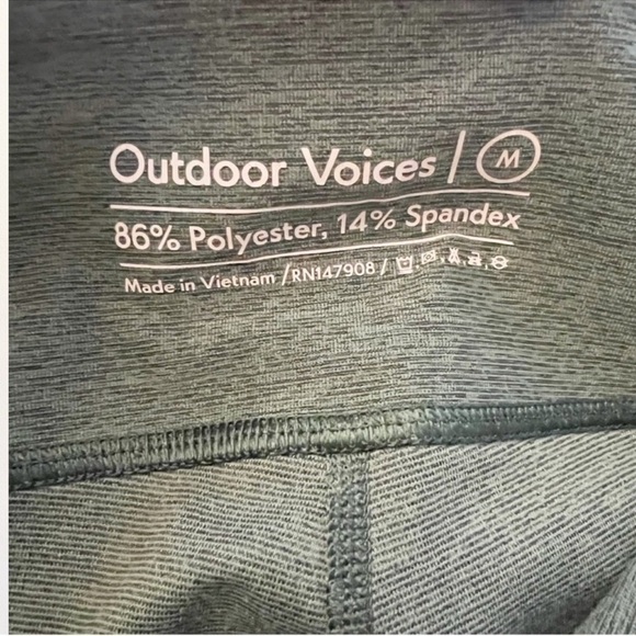 Outdoor Voices 3/4 Warm-up Crop Leggings in Hunter Green Size Medium Athletic - Picture 7 of 7